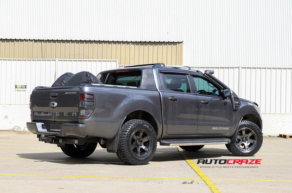 FORD RANGER VAPOR BLACK MACHINED WITH DARK TINT